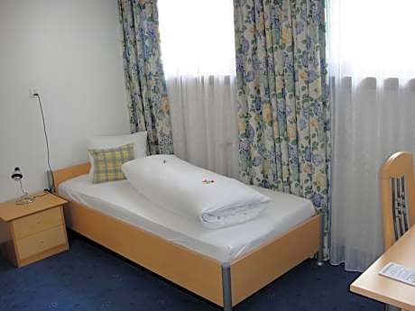 Economy Single Room
