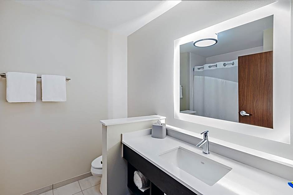 Holiday Inn Express and Suites Purcell By IHG