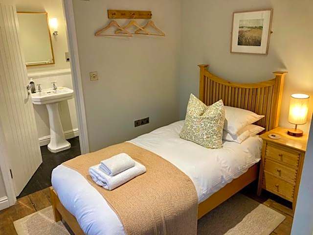 Wheelwrights Arms Country Inn & Pub