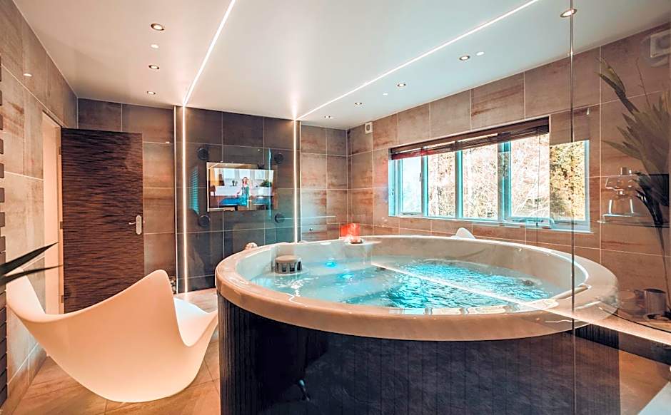 Aphrodites Group - Luxury Hot Tub Suites in Central Lake District!