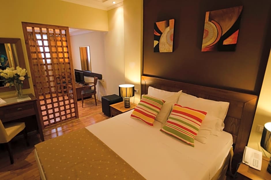 Photo 1 of 6 of Quadruple Room