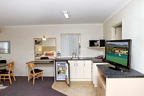 Fairway Motor Inn