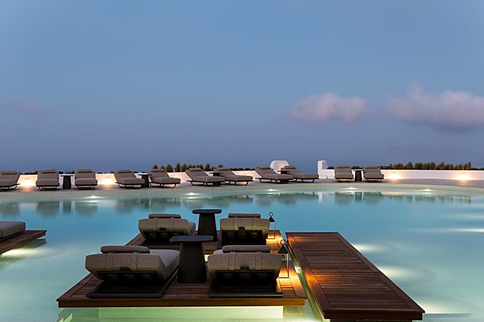 NĒRO Boutique Hotel