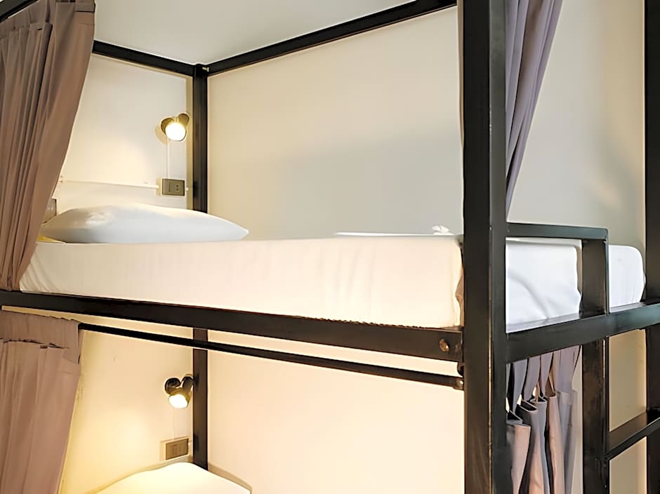 Mad Monkey Dumaguete