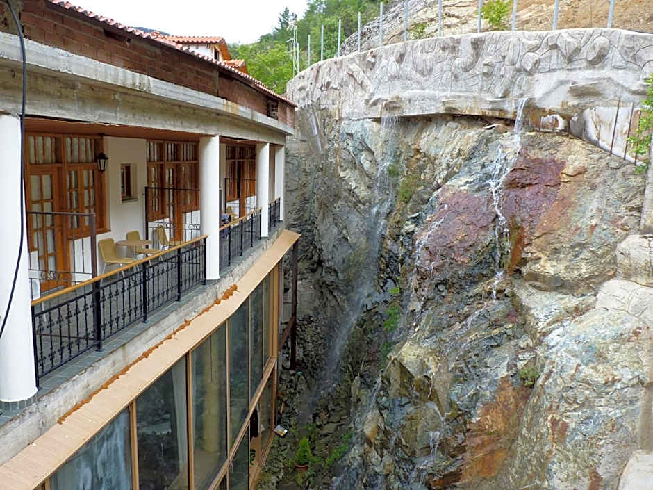 Mountain Rose Hotel & Restaurant
