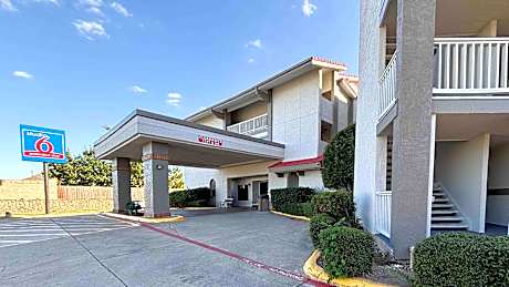 OYO Hotel Irving DFW Airport North