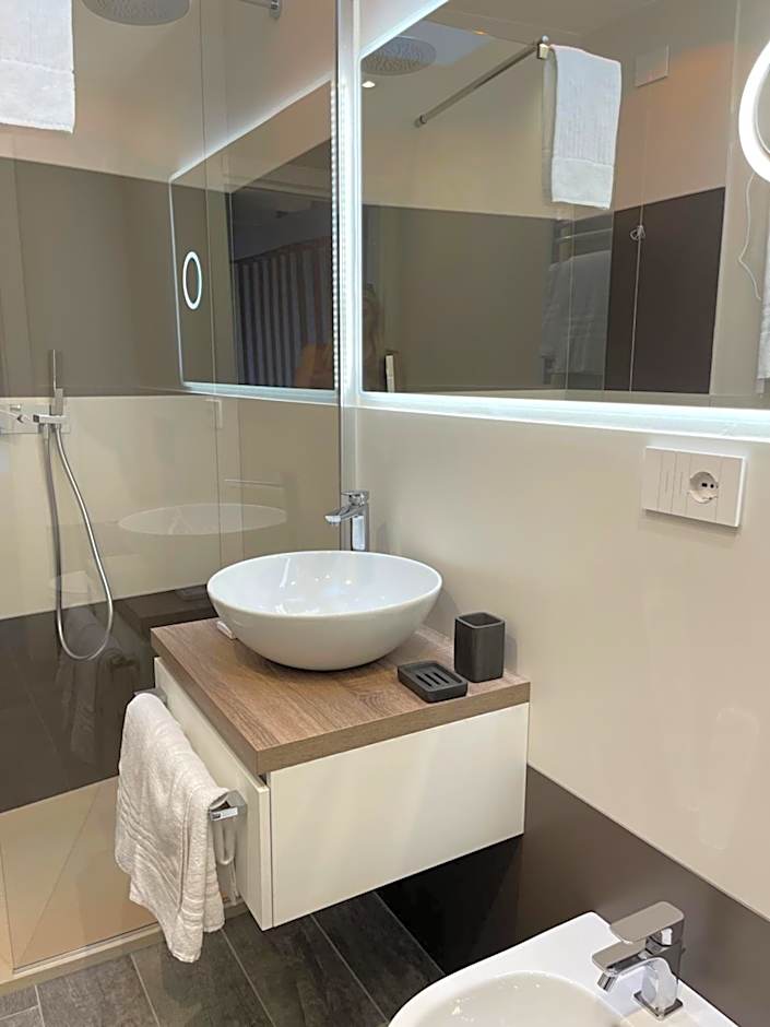 18 Dante Luxury Suites