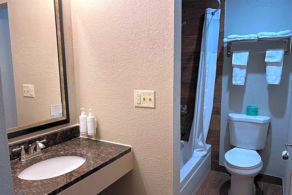Days Inn by Wyndham Des Moines-West Clive