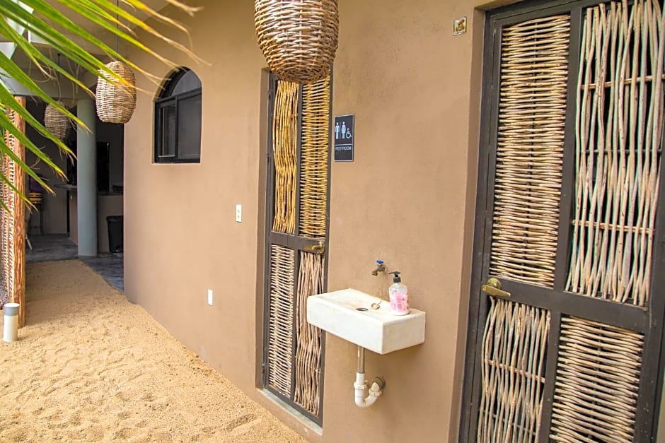 Pure Baja Private Suites-Upscale Property with Infinity Pool and Lush Gardens