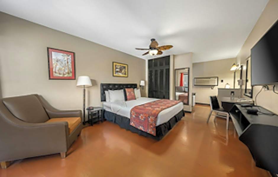 Caliente Tropics Hotel