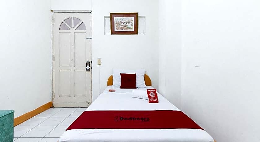 RedDoorz @ El Cuarto SRP Talisay