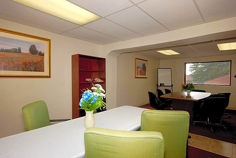 Country Hearth Inn & Suites Marietta