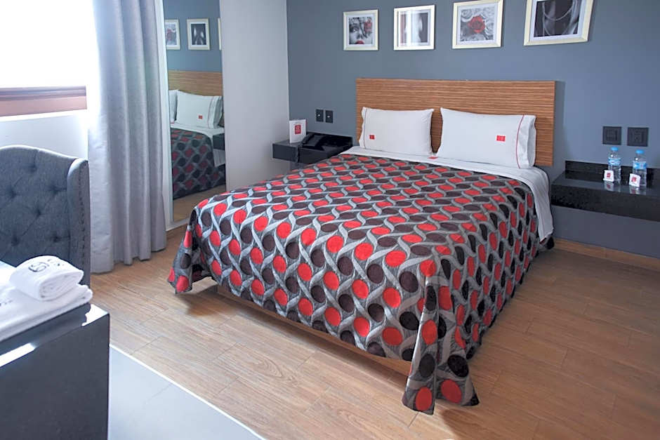 Six Hotel Guadalajara Expiatorio