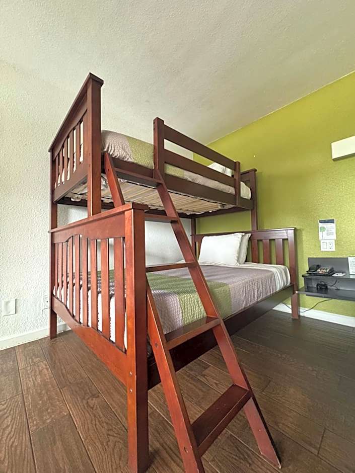 Motel 6 - Downtown Monterey