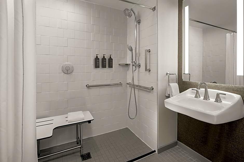 Sheraton Milwaukee Brookfield