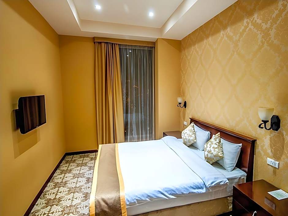 Photo 1 of 5 of Executive Suite