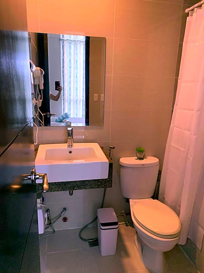 Mactan Newtown 8Newtown Boulevard Beach Condo RM9