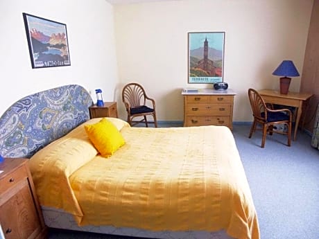 Triple Room with Shared Bathroom and Harbor View