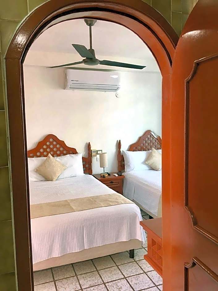 Hotel Bucaneros