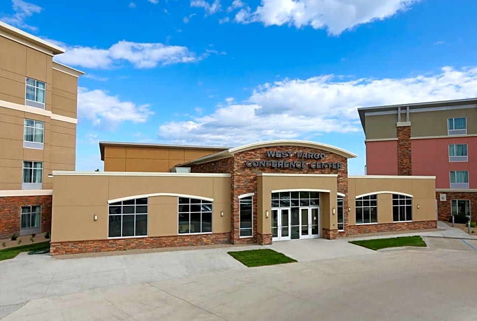 DoubleTree by Hilton West Fargo Sanford Medical Center Area