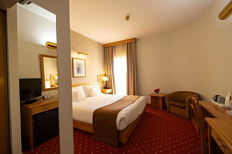 Hotel Rainha D. Amélia, Arts & Leisure