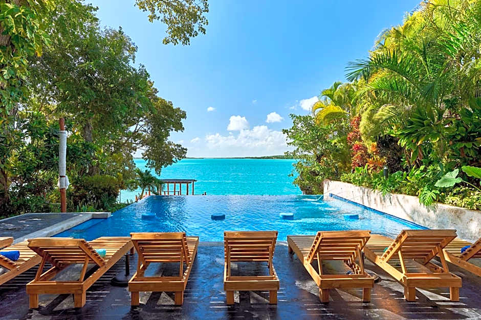 Cristalino Lagoon Front Hotel, Restaurant & Spa 