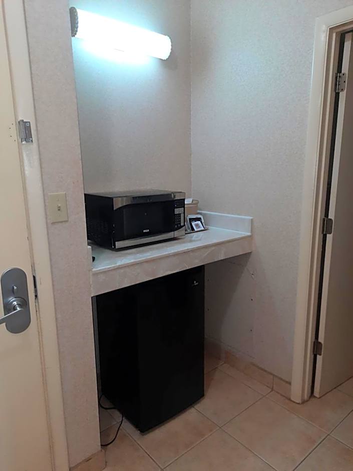 Quality Inn & Suites Grants - I-40