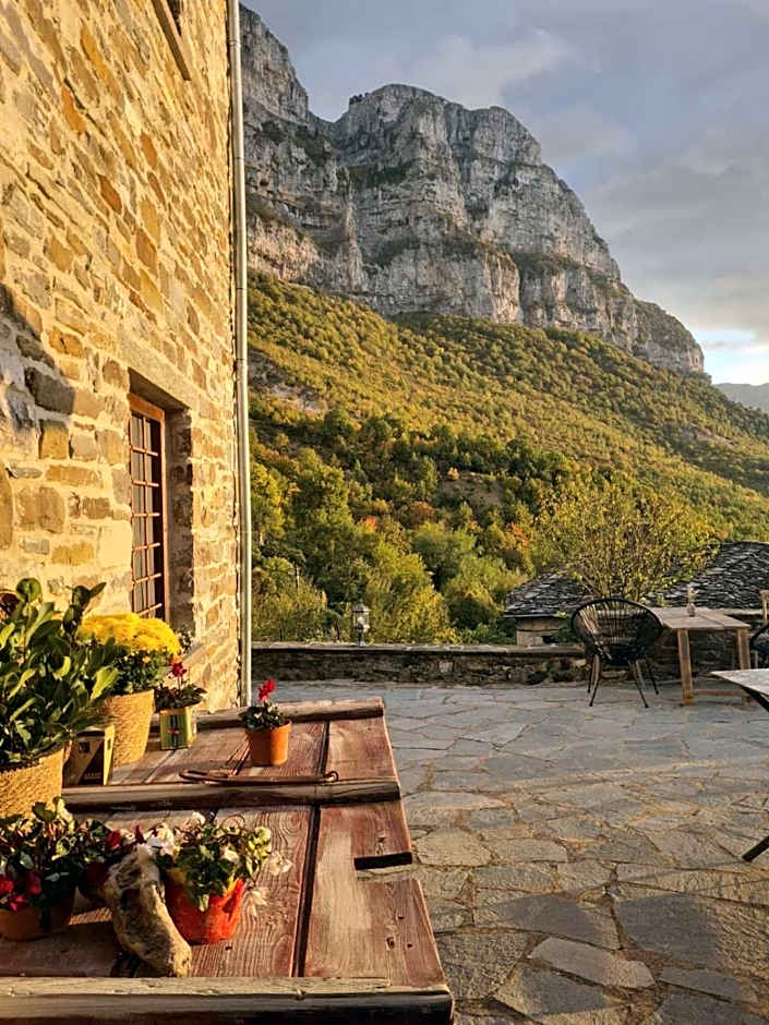 Ikojenia Traditional Lodge