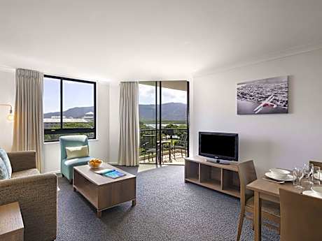 One-Bedroom Apartment with Esplanade View