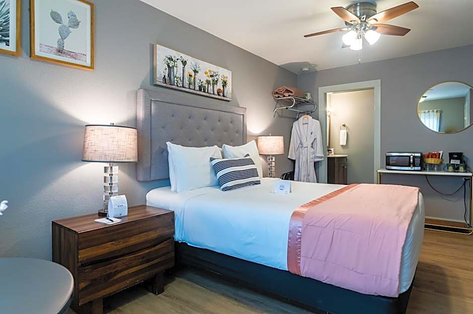 Inn at Haystack Rock