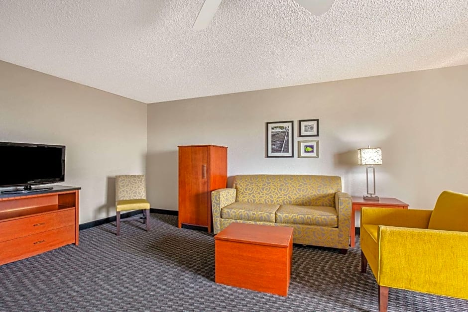 La Quinta Inn & Suites by Wyndham Miami Airport East