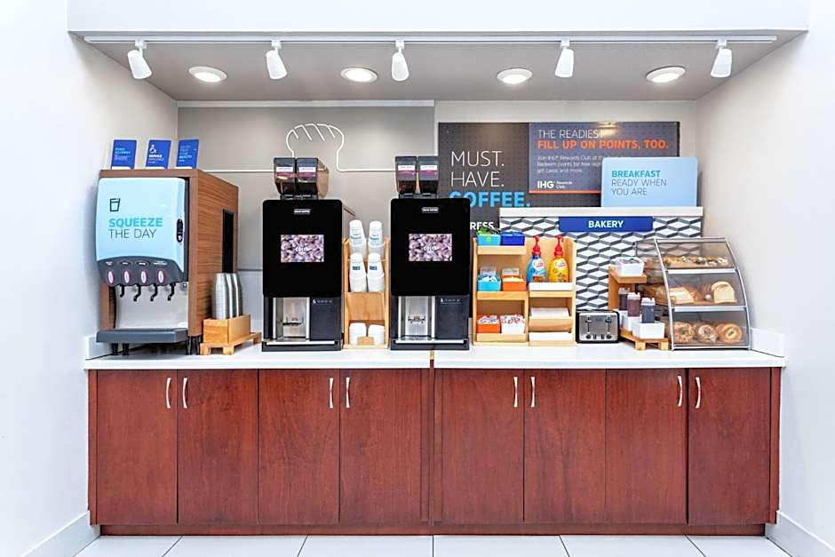 Holiday Inn Express & Suites Lantana By IHG