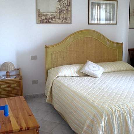 One-Bedroom Apartment with Balcony