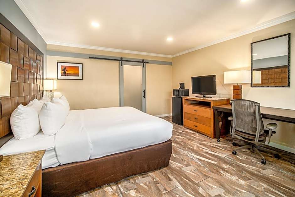 The Buena Park Hotel & Suites