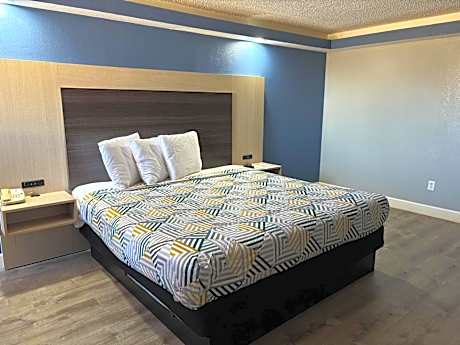 Deluxe King Suite - Smoking