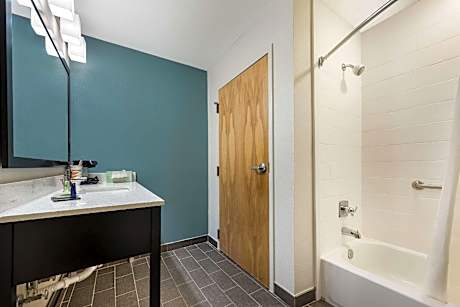 1 King Bed, Suite, Nonsmoking