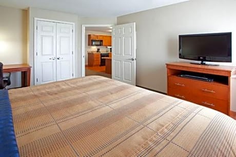 King Room with Roll-In Shower - Disability Access