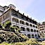 Hotel Snowcrests Manor