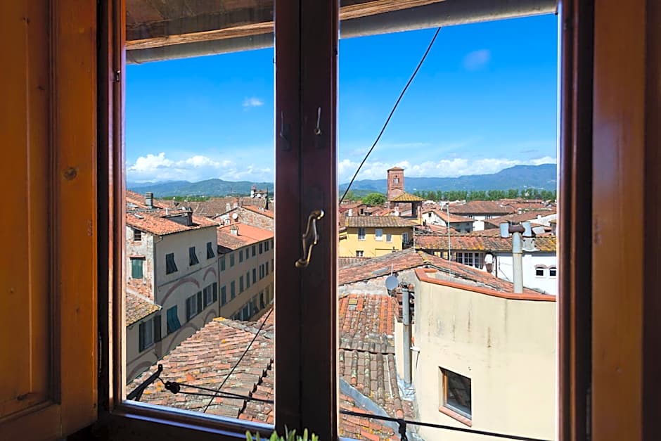 Casa Baino in Lucca With 2 Bedrooms and 1 Bathrooms