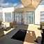 Hotel In - Lounge Room