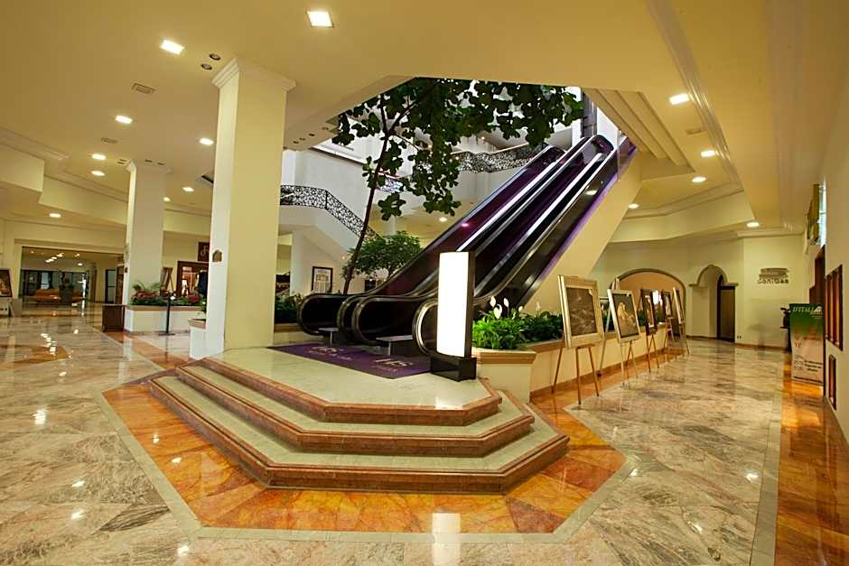 HS HOTSSON Hotel Leon