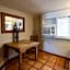 The Historic Leakey Inn