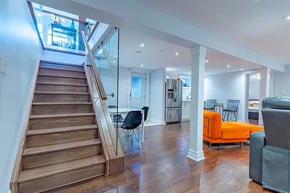 Luxurious & Modern 4BR House w/ 3 Car Parking