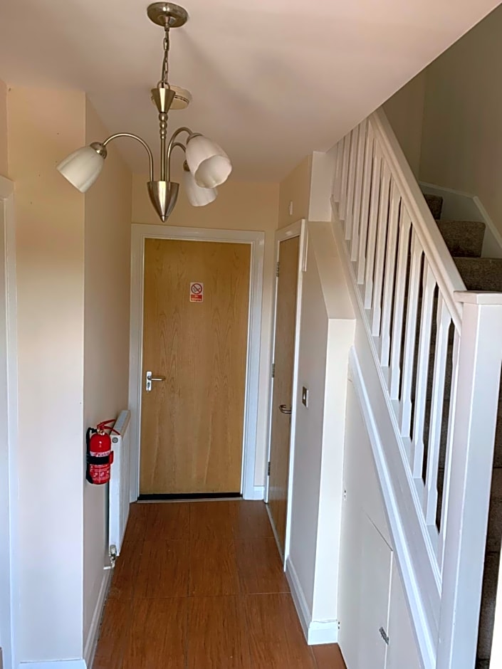 Private Rooms In A Cheerful 4-Bedroom Town House