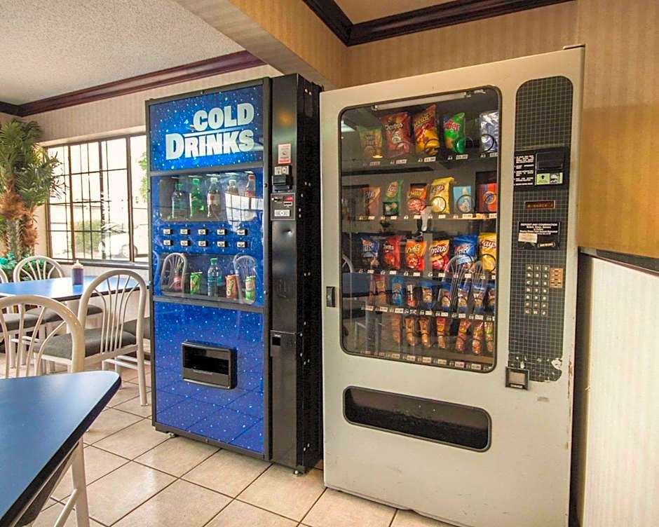 Econo Lodge Inn & Suites El Paso