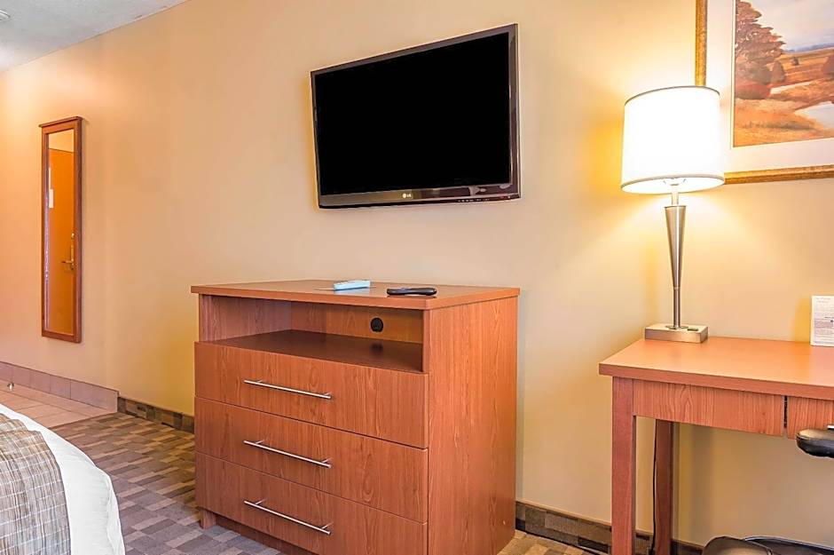 Quality Inn & Suites Hawkesbury
