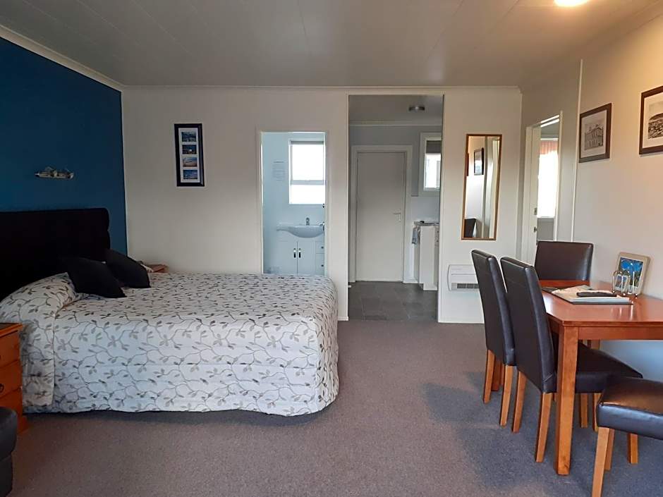 AAA Thames Court Motel