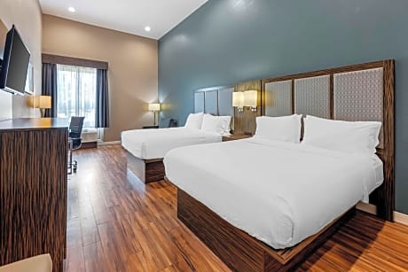 Queen Room with Two Queen Beds - Pet Friendly