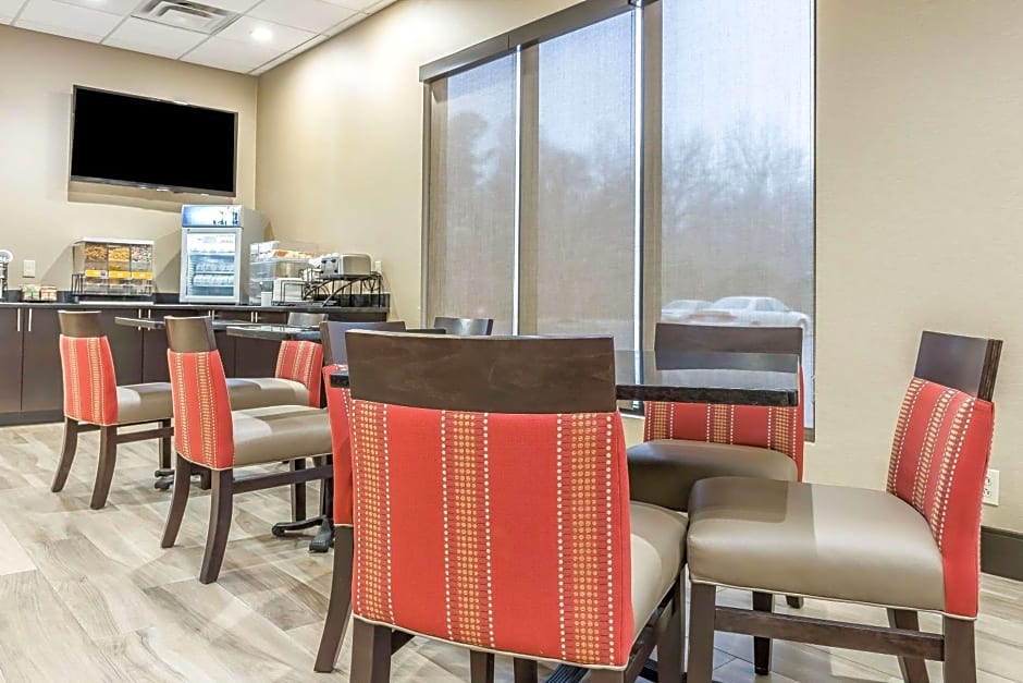 Comfort Inn Alton near I-255