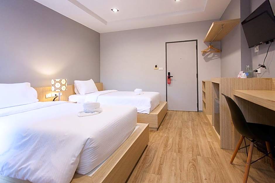 Klaang Muang Hotel (โรงแรมกลางเมือง)